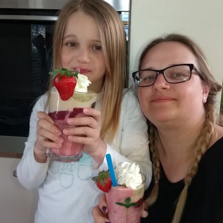 Sarah und Amelie machen jeden Teig!