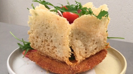 Käse-Sandwich mit Salat