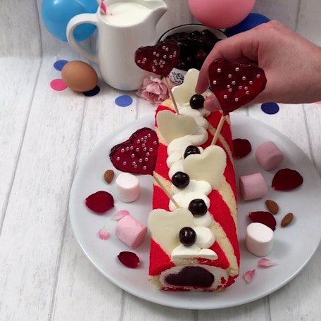 PER FINIRE IN DOLCEZZA: UN ROTOLO DI AMARENE