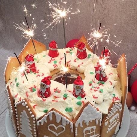 Surprise Me' Christmas Cake