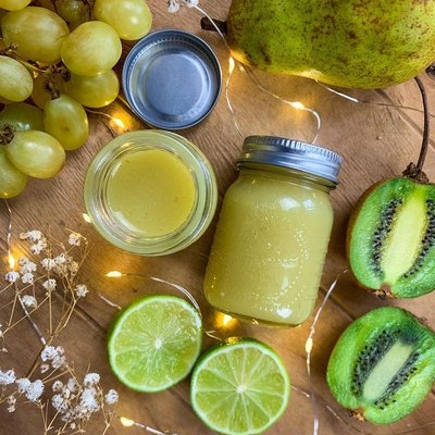 Jus de fruits kiwi raisin et poires